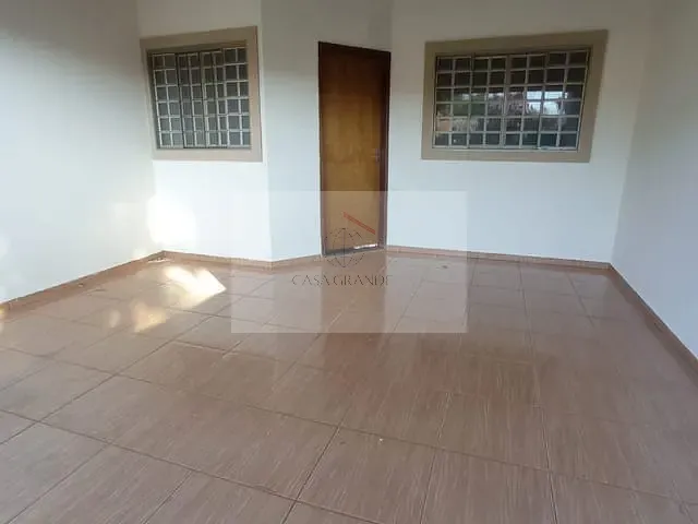 Casa 3 quartos e 1 banheiro, à venda, no bairro Conjunto Habitacional Santiago em Rolândia