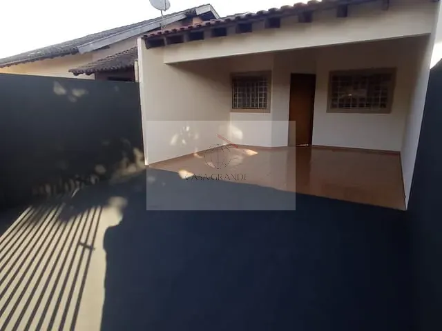Casa 3 quartos e 1 banheiro, à venda, no bairro Conjunto Habitacional Santiago em Rolândia