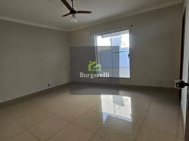 Casa 3 quartos e 2 banheiros, para alugar, no bairro Retiro em Lavras