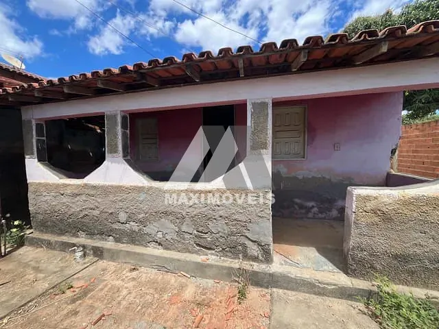 Casa com 240m² 2 quartos e 1 banheiro, à venda, no bairro Canoeiro José Alves de Carvalho em Araçuaí