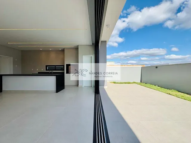 Casa 3 quartos e 4 banheiros, à venda, no bairro Pqo Taua em Londrina