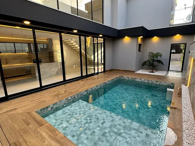 Casa com 250m² 3 quartos e 5 banheiros, à venda, no bairro Jardim Montecatini em Londrina