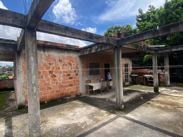 Casa com 400m² 2 quartos e 1 banheiro, à venda, no bairro Tupi B em Belo Horizonte