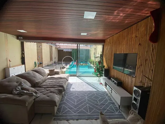 Casa 2 quartos e 2 banheiros, à venda, no bairro Jardim Guatambu em Suzano