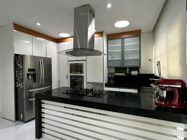 Casa com 1046m² 4 quartos e 2 banheiros, à venda, no bairro Santo Antônio em Americana