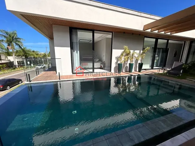 Casa com 872m² 4 quartos e 6 banheiros, à venda, no bairro Cond. Jardins Veneza em Vila Velha