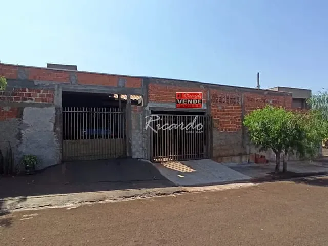Casa com 2m² 2 quartos e 1 banheiro, à venda, no bairro Residencial Araucárias I em Arapongas