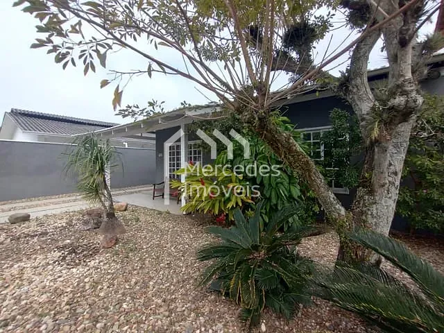 Casa com 405m² 3 quartos e 3 banheiros, à venda, no bairro Praia dos Amores em Balneário Camboriú