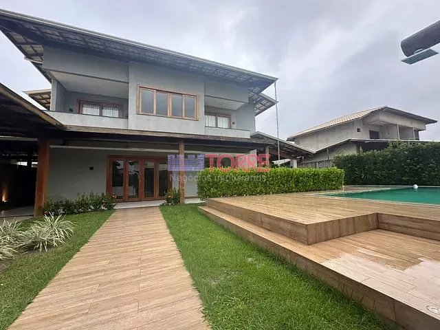 Casa 5 quartos e 6 banheiros, à venda ou para alugar, no bairro Olivença em Ilhéus