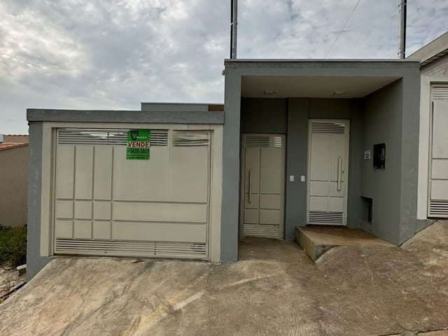 Casa 2 quartos e 1 banheiro, à venda, no bairro Parque dos Manacás em Extrema