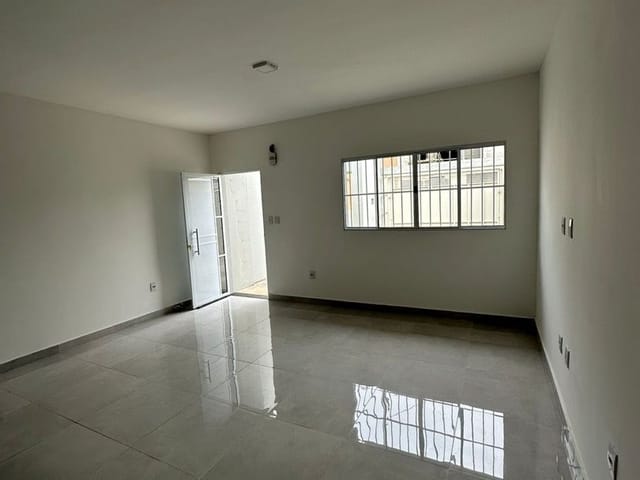 Casa 2 quartos e 1 banheiro, à venda, no bairro Parque dos Manacás em Extrema