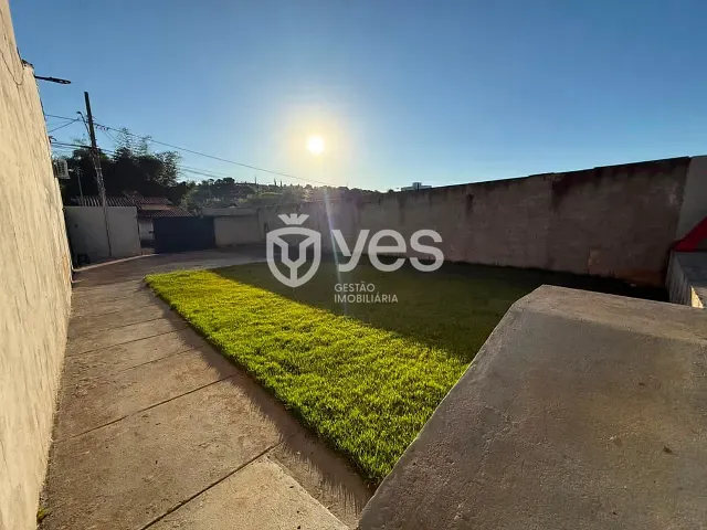 Casa à venda, no bairro Vila Fertiza em Araxá