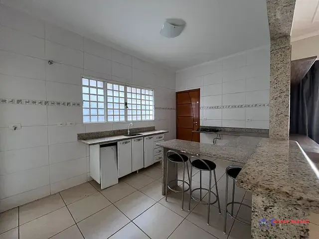 Casa com 400m² 3 quartos e 1 banheiro, à venda, no bairro Jardim Angélica em Três Lagoas