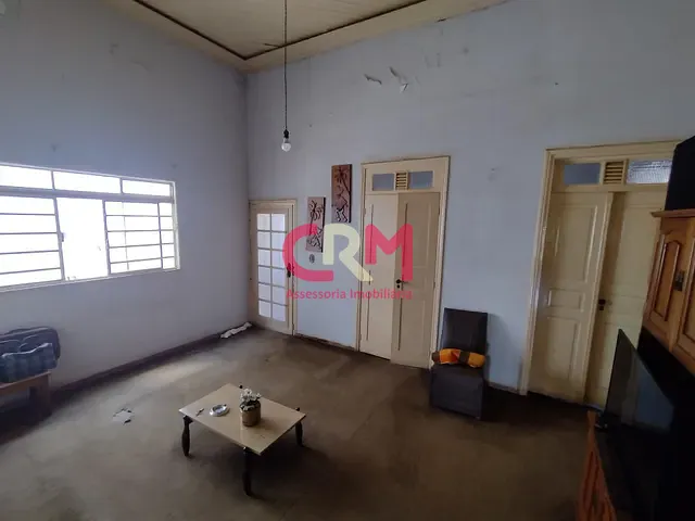 Casa com 429m² 3 quartos e 2 banheiros, à venda, no bairro Centro em Taquaritinga