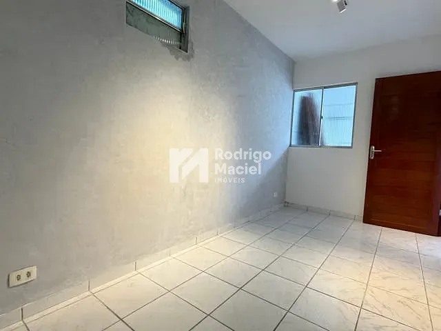 Casa com 35m² 1 quarto e 1 banheiro, para alugar, no bairro Cordeiro em Recife
