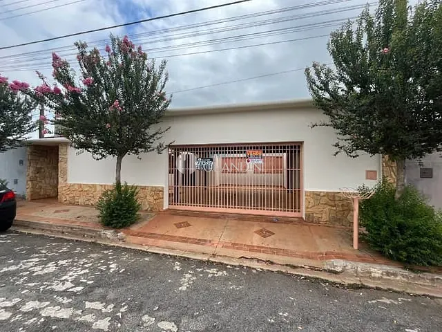 Casa com 301m² 3 quartos e 2 banheiros, à venda, no bairro Jd José Alves Carneiro em Artur Nogueira