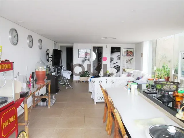 Casa com 409m² 4 quartos e 2 banheiros, à venda, no bairro Jardim Leonor em São Paulo