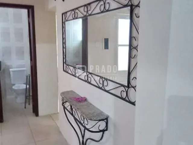Casa com 200m², à venda ou para alugar, no bairro Centro em Pelotas