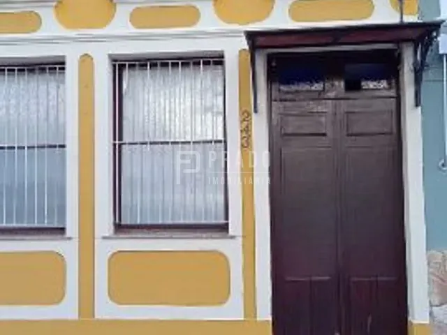 Casa com 200m², à venda ou para alugar, no bairro Centro em Pelotas