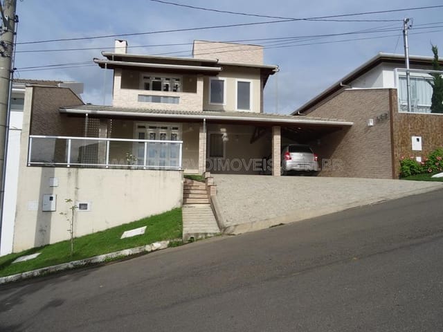 Casa 4 quartos e 2 banheiros, à venda, no bairro Grama em Juiz de Fora