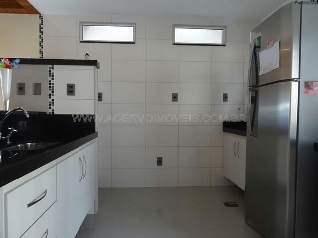 Casa 4 quartos e 2 banheiros, à venda, no bairro Grama em Juiz de Fora