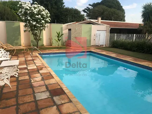 Casa 4 quartos e 3 banheiros, à venda, no bairro Centro em Pirassununga