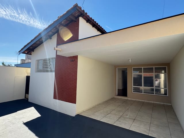 Casa com 255m² 3 quartos e 2 banheiros, à venda ou para alugar, no bairro Centro em Tatuí