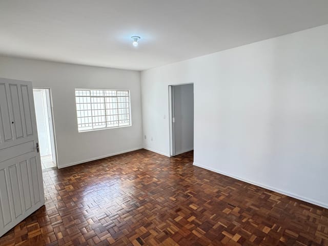 Casa com 255m² 3 quartos e 2 banheiros, à venda ou para alugar, no bairro Centro em Tatuí