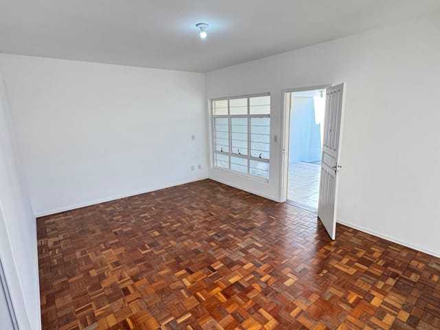 Casa com 255m² 3 quartos e 2 banheiros, à venda ou para alugar, no bairro Centro em Tatuí