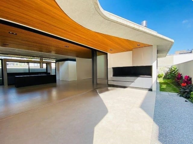 Casa com 451m² 3 quartos e 2 banheiros, à venda, no bairro Condomínio Residencial Monte Carlo em São José dos Campos