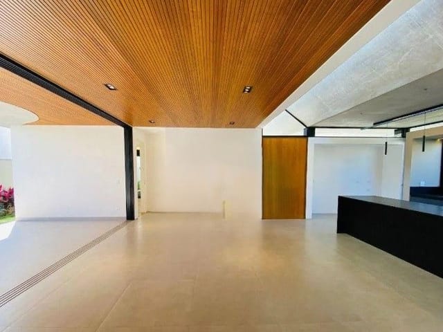 Casa com 451m² 3 quartos e 2 banheiros, à venda, no bairro Condomínio Residencial Monte Carlo em São José dos Campos