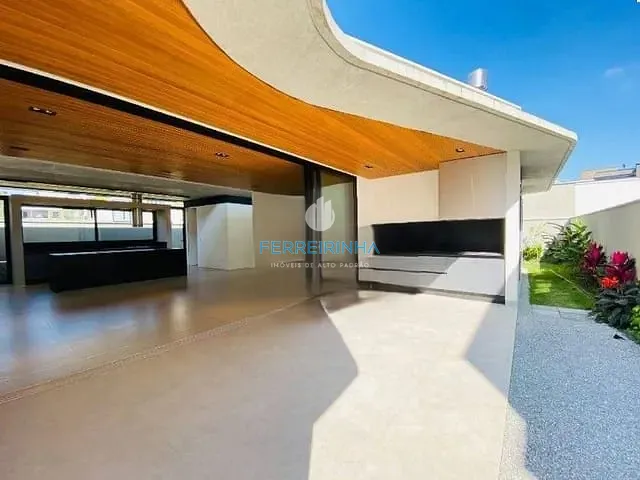 Casa com 451m² 3 quartos e 2 banheiros, à venda, no bairro Condomínio Residencial Monte Carlo em São José dos Campos