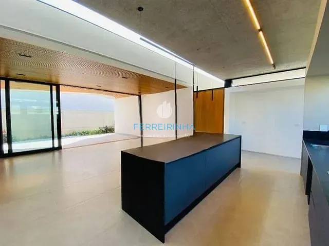Casa com 451m² 3 quartos e 2 banheiros, à venda, no bairro Condomínio Residencial Monte Carlo em São José dos Campos