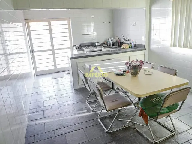 Casa com 264m² 2 quartos e 2 banheiros, à venda, no bairro Centro em Salto