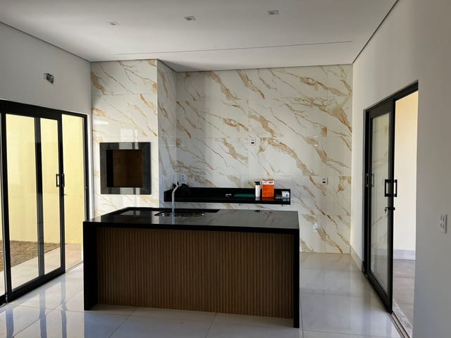 Casa com 270m² 3 quartos e 2 banheiros, à venda, no bairro Jardim Costa Rica em Sinop