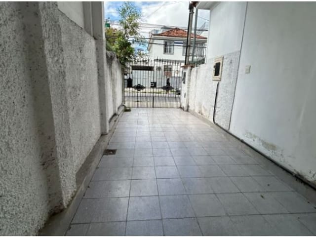 Foto do Casa - Caso sobrado para Locação 4 Quartos, 1 Vaga, 150M² em Santa Rosa, Niterói - RJ | SelfSpin