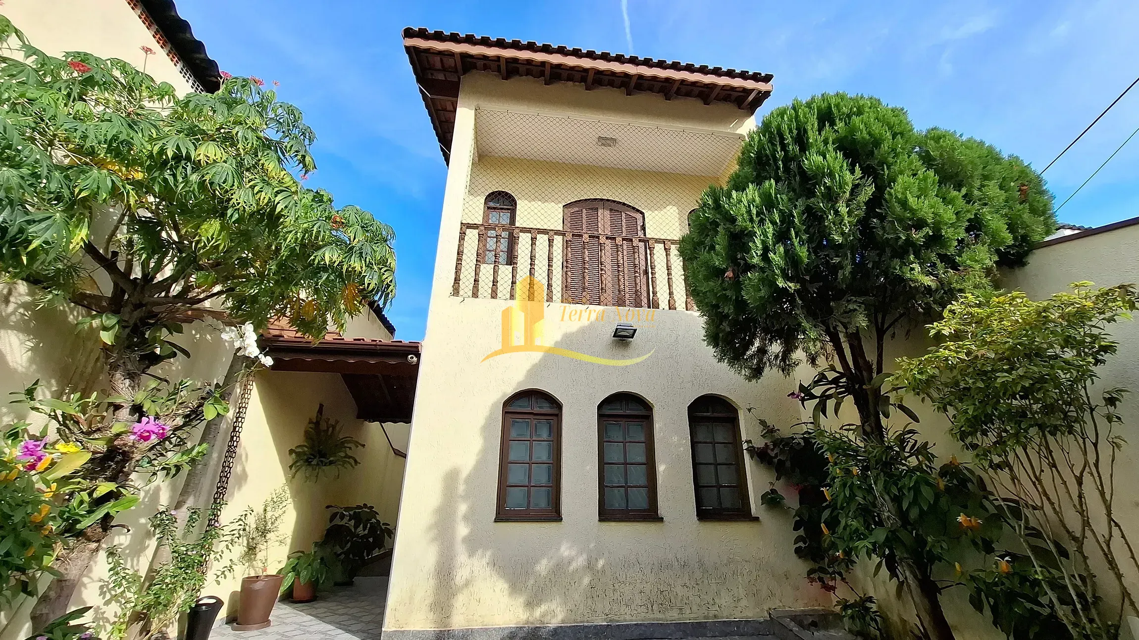 Casa, 4 quartos, 240 m² - Foto 1