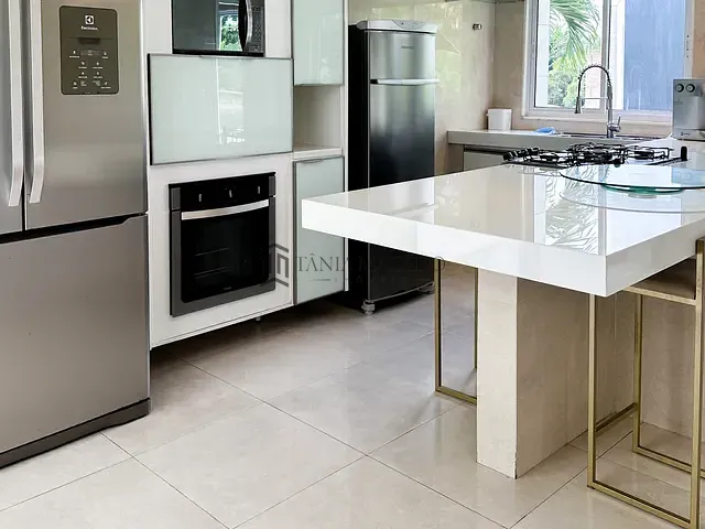 Casa com 532m² 3 quartos e 4 banheiros, à venda, no bairro Várzea em Recife