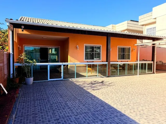 Casa com 560m² 3 quartos e 6 banheiros, à venda, no bairro Costazul em Rio das Ostras