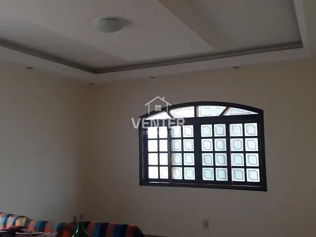 Casa com 400m² 4 quartos e 4 banheiros, à venda, no bairro Parque São Cristóvão em Taubaté