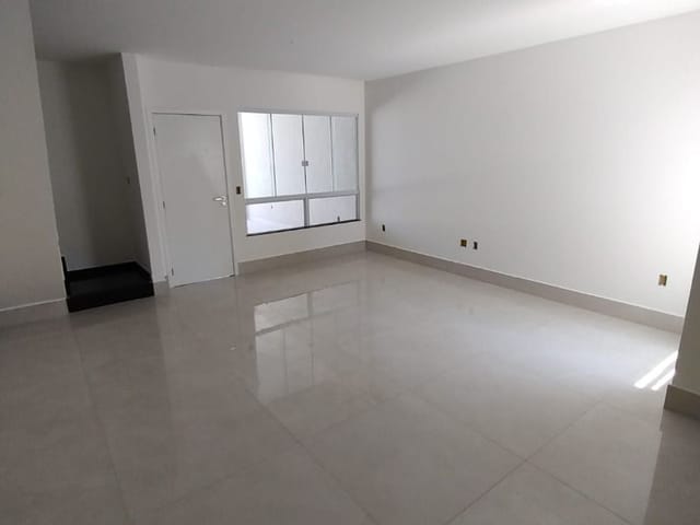 Casa com 150m² 3 quartos e 2 banheiros, à venda, no bairro Ouro Verde em Rio das Ostras