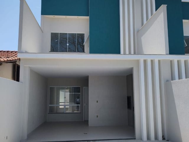 Casa com 150m² 3 quartos e 2 banheiros, à venda, no bairro Ouro Verde em Rio das Ostras