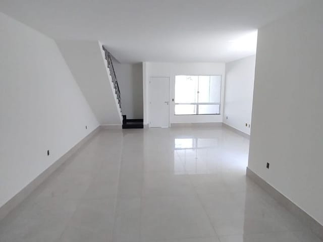 Casa com 150m² 3 quartos e 2 banheiros, à venda, no bairro Ouro Verde em Rio das Ostras