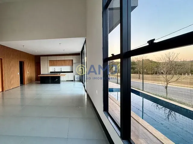 Casa com 375m² 3 quartos e 5 banheiros, à venda, no bairro Jardins Porto em Senador Canedo