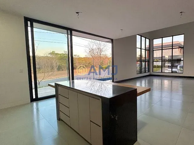 Casa com 375m² 3 quartos e 5 banheiros, à venda, no bairro Jardins Barcelona em Senador Canedo