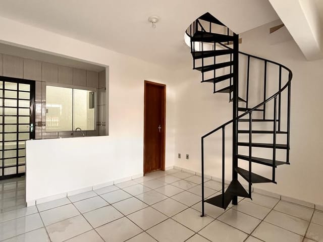 Casa com 80m² 2 quartos e 2 banheiros, à venda, no bairro Uvaranas em Ponta Grossa