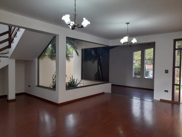 Casa com 250m² 3 quartos e 3 banheiros, à venda, no bairro Urbanova em São José dos Campos