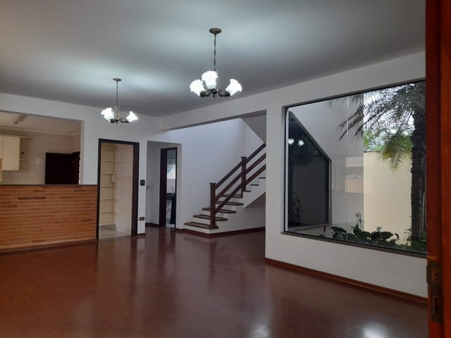 Casa com 250m² 3 quartos e 3 banheiros, à venda, no bairro Urbanova em São José dos Campos