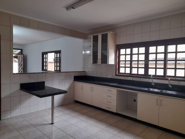 Casa com 250m² 3 quartos e 3 banheiros, à venda, no bairro Urbanova em São José dos Campos