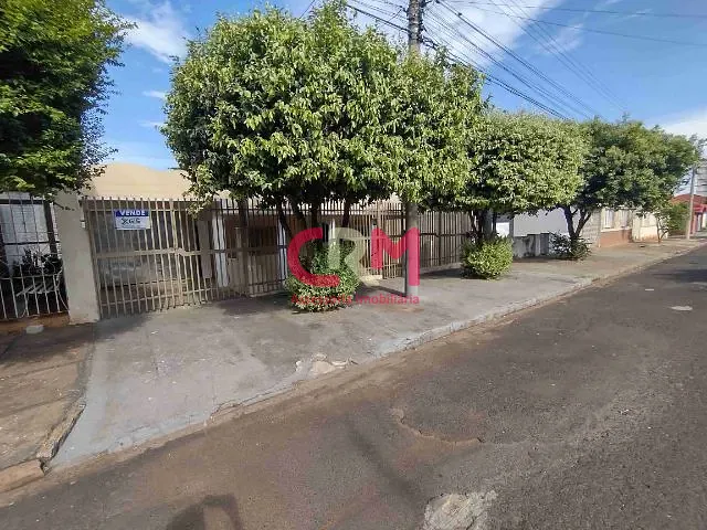 Casa com 481m² 3 quartos e 1 banheiro, à venda, no bairro Centro em Taquaritinga